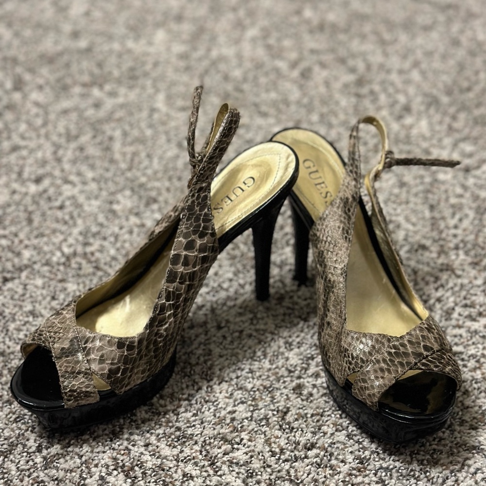 Guess women cocktail shoes, great conditions very comfortable.size 7.5.